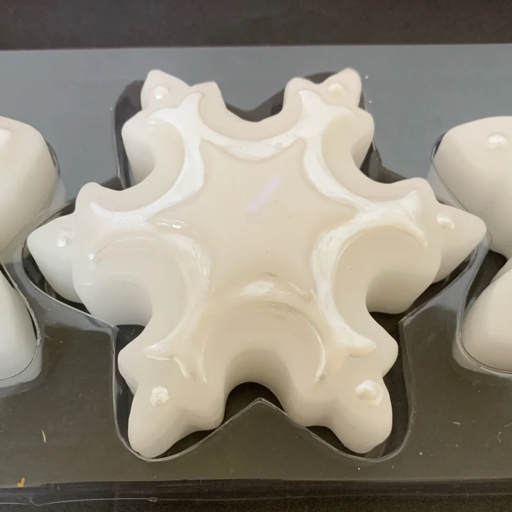 NWT Williams Sonoma Floating Candle Snowflake Shaped Set of 3 White Silver VTG
